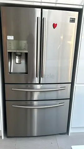 Samsung french door refrigerator with ice maker water dispenser new condition