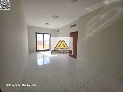 غرفة نوم واسعة  صالة كبيرة منفصلة  2 حمام  بلكونة بإطلالة مفتوحة