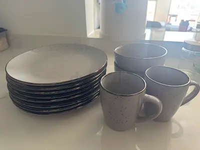 Ceramic dinnerware set: plates, bowls and mugs (grey speckled)