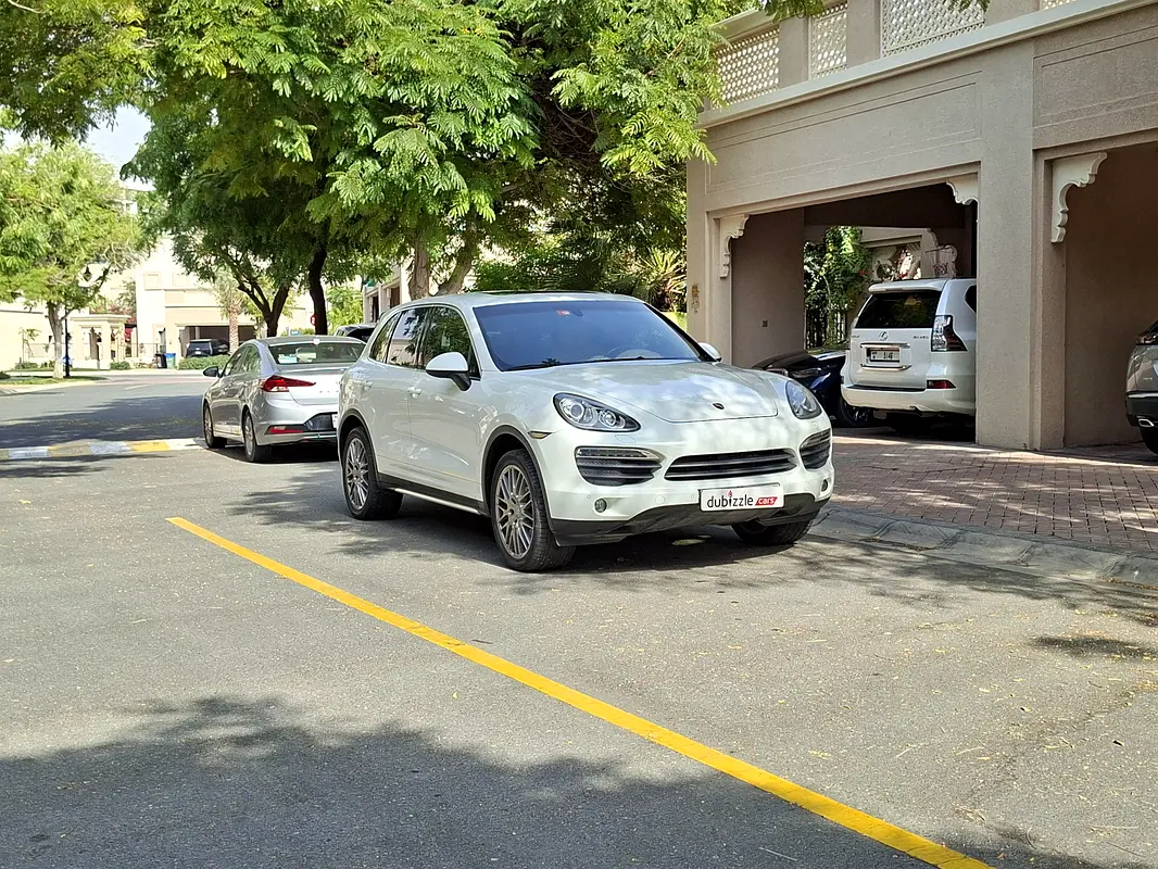 Porsche Cayenne 2014 — photo 1 of 17