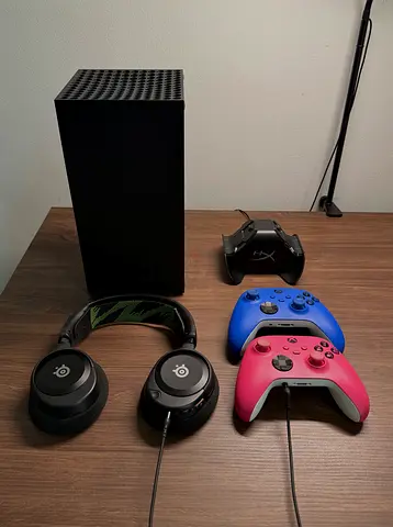 Xbox Series X + 2 Controllers + HyperX Charging Dock + SteelSeries Arctis Nova 1X wired headset