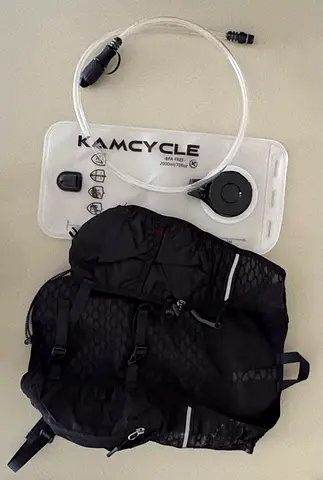 Hydration Running/Cycling Vest + 2L Water Bladder – Excellent Condition