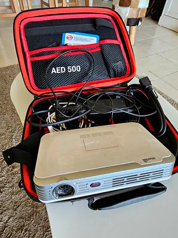 Portable projector with carry case and cables - working condition