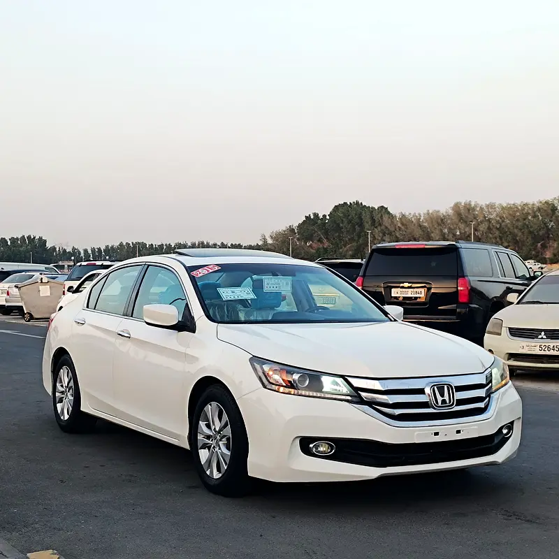 Honda Accord 2015 — photo 1 of 16