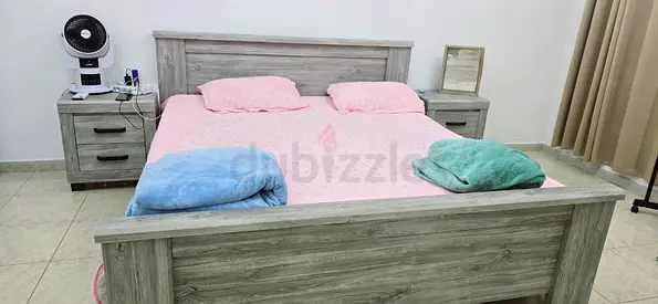 Queen size grey wood bed set - good condition