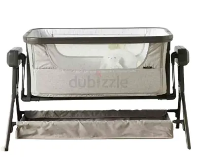 Giggles zeus auto swing bassinet (cradle)