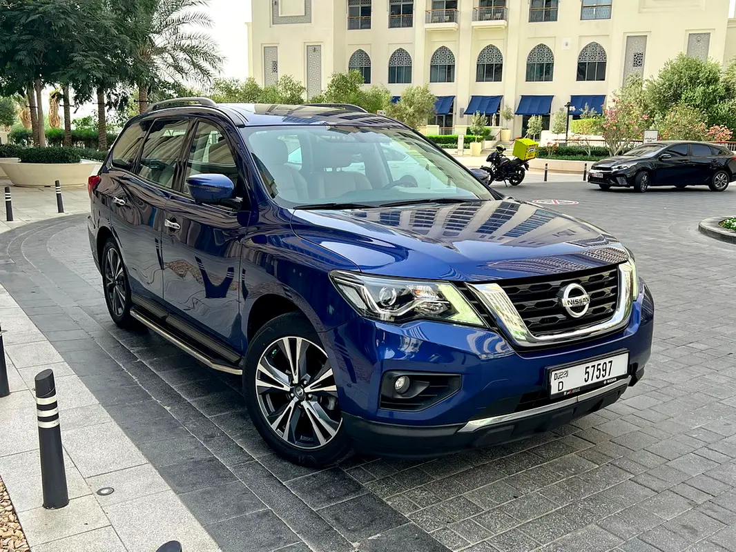Nissan Pathfinder 2019 — photo 1 of 20