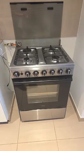 Stainless Steel 4-Burner Gas Cooker with Oven - Used