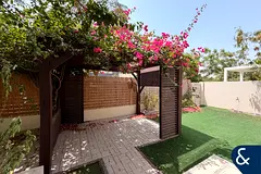 Maple Vacant | Corner Unit | 4 Bedrooms