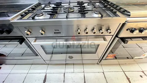 Bertazzoni latest model 5 burner gass/electric top gass oven electric full heavy duety stove 90x60 c