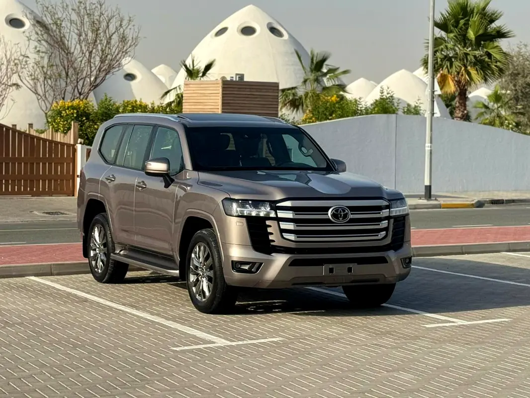 Toyota Land Cruiser 2024 — photo 1 of 14