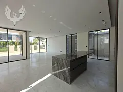 5 Bed Large | Corner Unit | Huge Plot