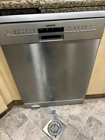 Dish washer