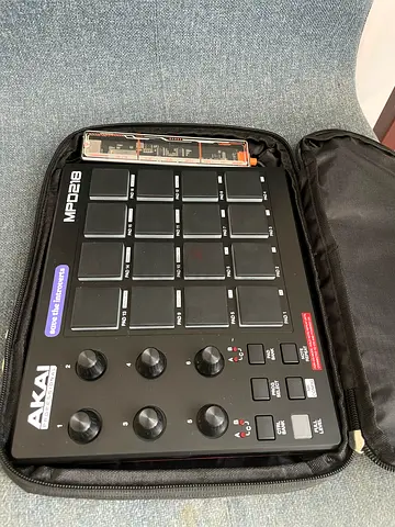 AKAI MPD218 USB MIDI Pad Controller with Case