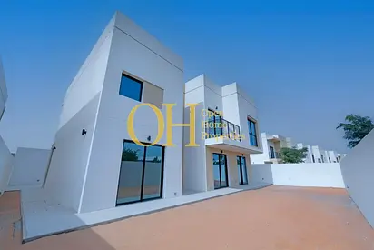 Modern Golf Community Living-First User End Unit Villa