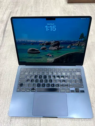Macbook air with m2 chip - midnight