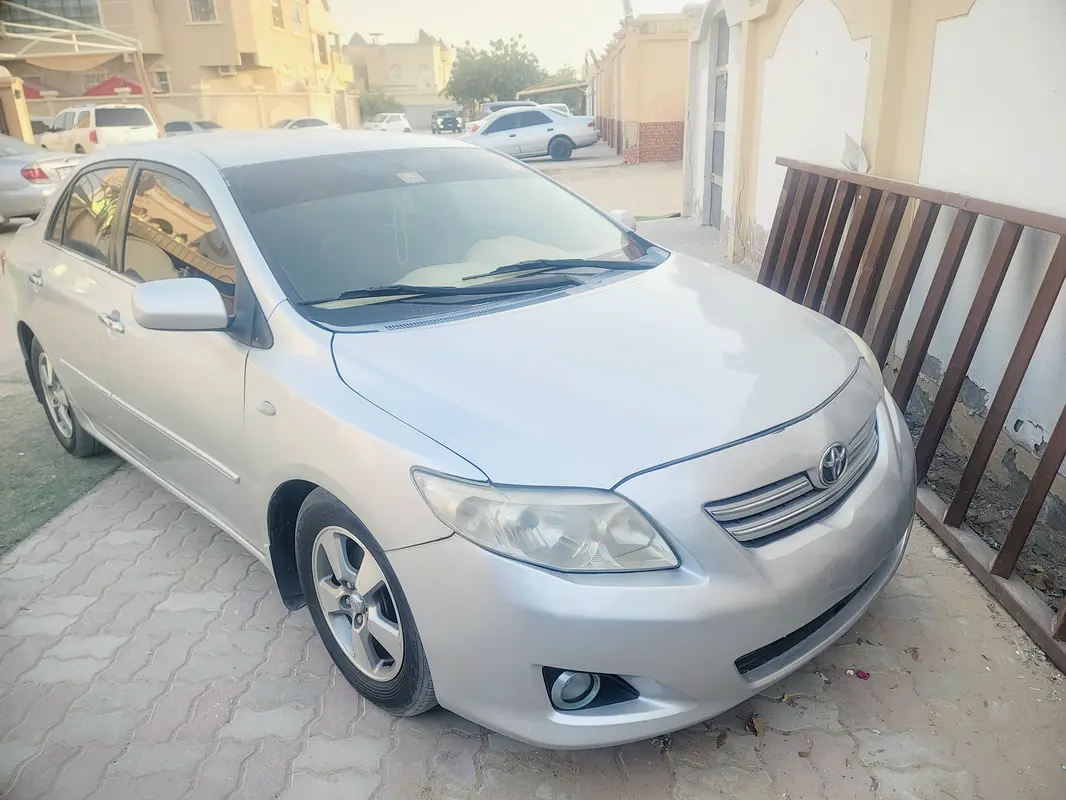 Toyota Corolla 2010 — photo 1 of 10