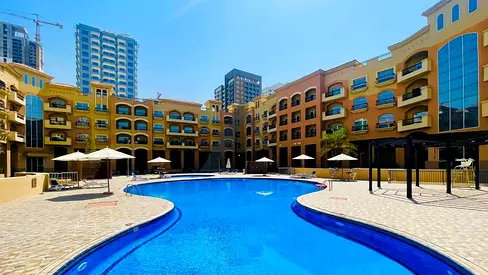 READY TO MOVE | HUGELAYOUT | NEAR MALL