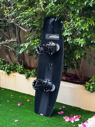 Hyperlite Pleasure 2023 – 144cm Wakeboard + 2023 Remix Open Toe Bindings (US 7–10.5)