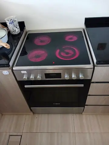 Bosch Series 8 full electric digital cooking range Sam like new condition 60cm