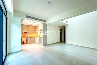 Area Expert | Single Row | Vacant Now
