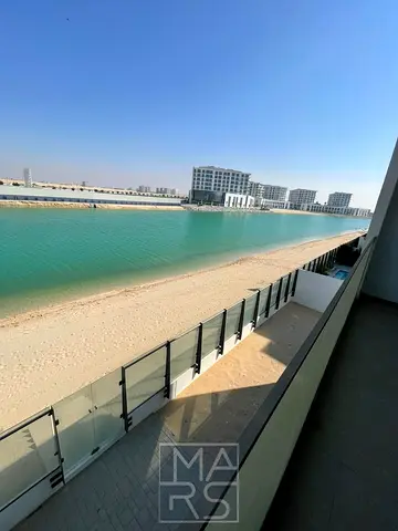 فيلا فاخرة للإيجار في مدينة أجمل مكان - واجهة الشارقة البحرية | 250,000 درهم إماراتي