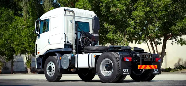 Daewoo 4x2 Tractor Head 60 Ton Made in Korea