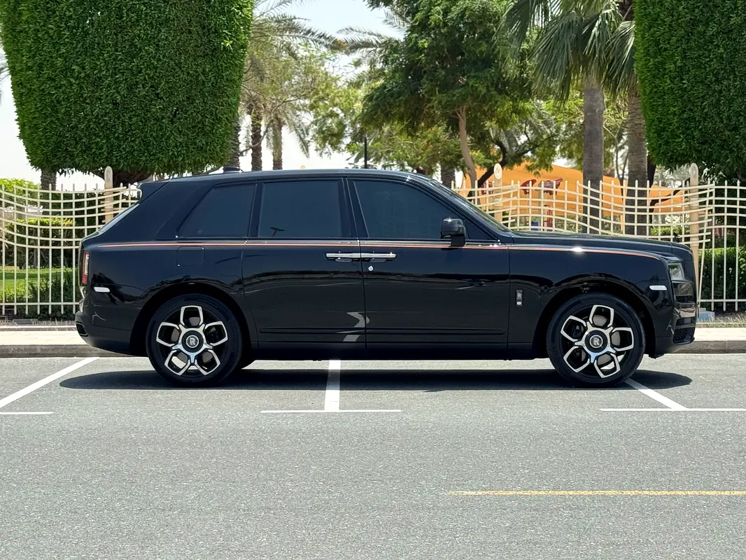 رولز-رويس كولينان 2023