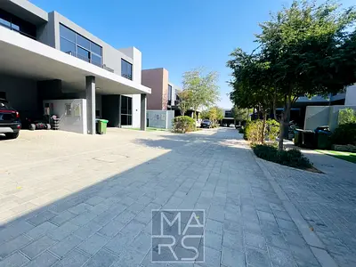 Luxury 4 bedroom townhouse for rent just in160k