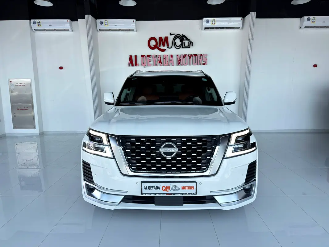 Nissan Patrol 2023 — photo 1 of 11