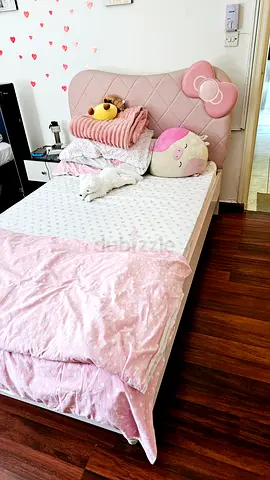 Girls pink toddler bed with mattress and bedding (good condition)   ....Original price 1499 on offer
