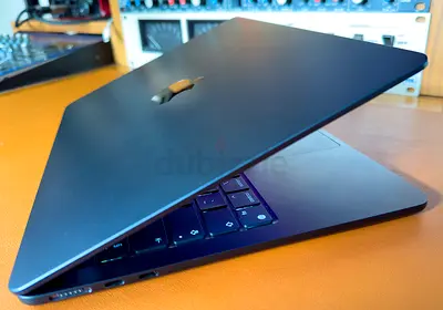 MacBook Air M2 Midnight color in excellent condition.
16GB RAM / 256GB SSD