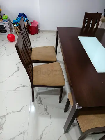 6 seater dinning table and chairs