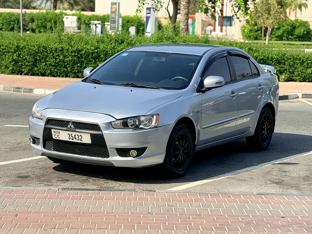 Mitsubishi Lancer 2015 — photo 1 of 7