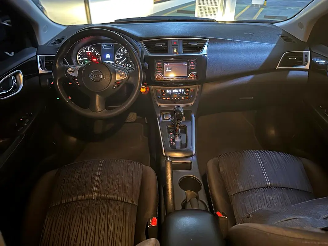 Nissan Sentra 2018 — photo 1 of 13