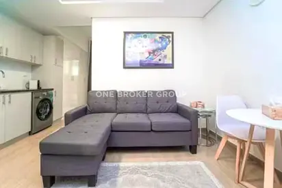 Pool View |Furnished |Chiller Free | Mins To Metro