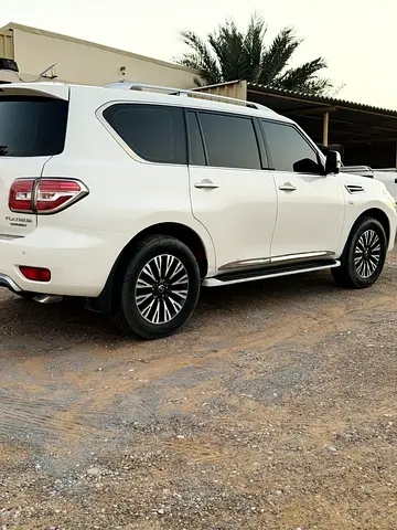 Nissan Patrol Platinum GCC V8 First owner of two keys