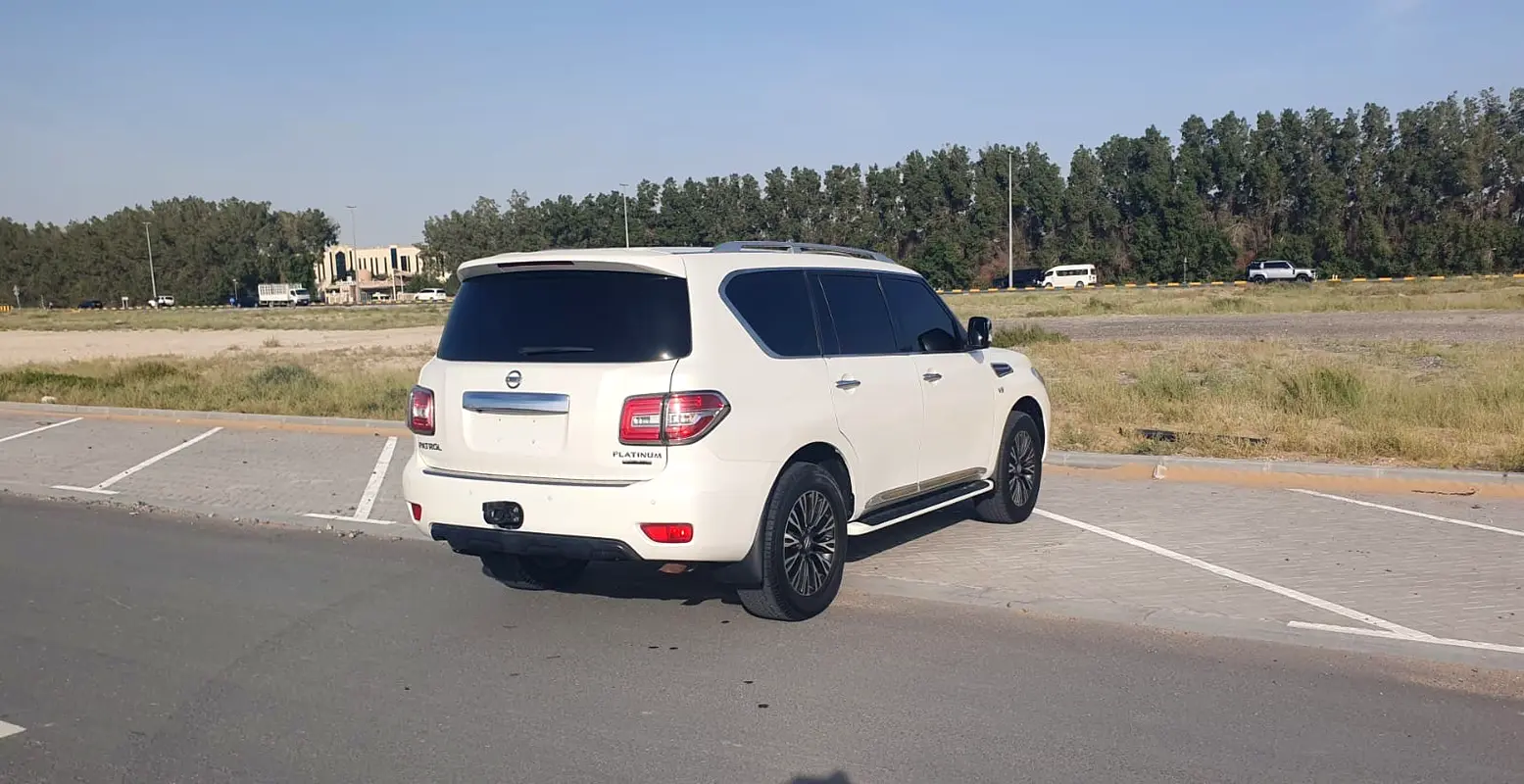 Nissan Patrol 2013 — photo 1 of 20