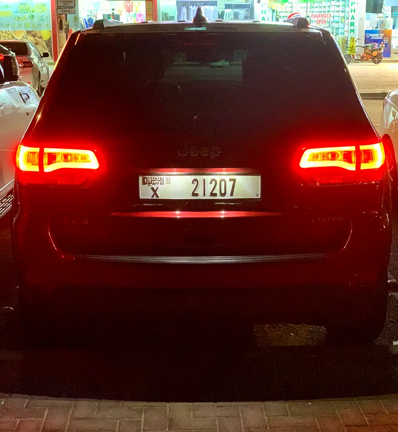 Jeep Grand Cherokee 2014 — photo 1 of 2