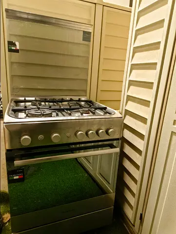 Ariston gas cooker 4 burners in very good condition
