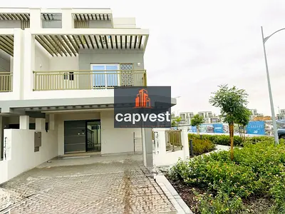 3BR Townhouse | Vacant| L shape Garden| Private Roof Terrace