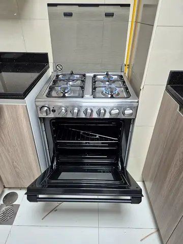 Midea 4-Burner Gas Cooker with Oven - Excellent Condition