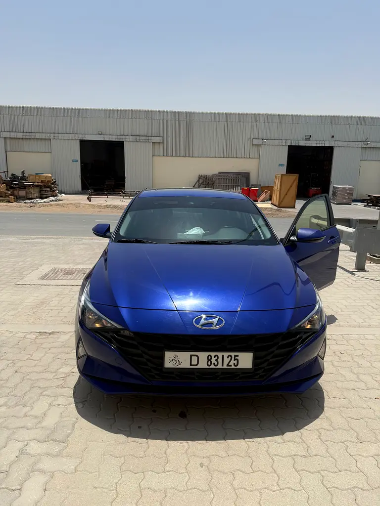 Hyundai Elantra 2022 — photo 1 of 9