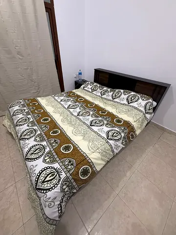 Queen sized bed 160x200 cm / dresser + night stand + mirror + stool+mat brand new bought last month
