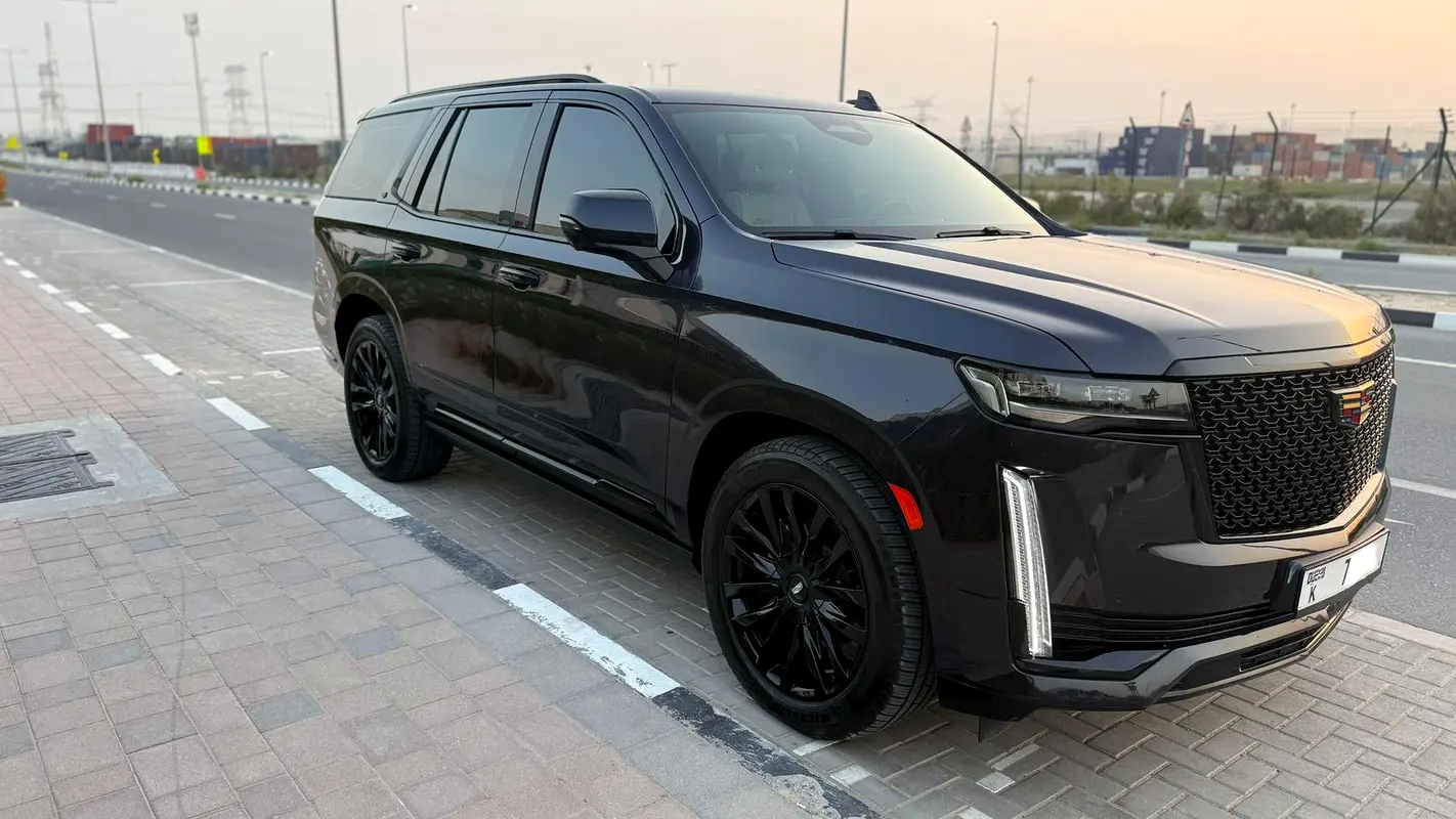 Cadillac Escalade 2023 — photo 1 of 13