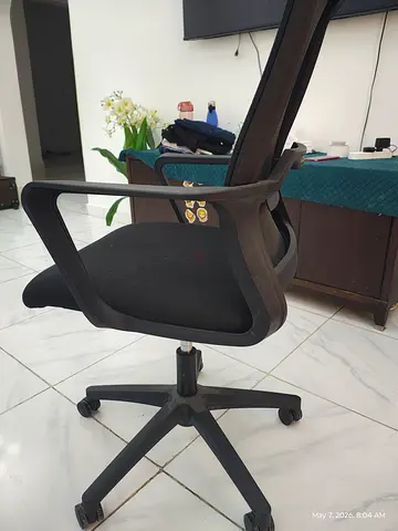 Black ergonomic office chair (no headrest) - good condition