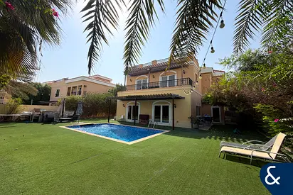 Spacious | 5 Beds + Pool | In Quite Courtyard