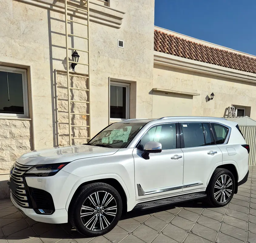 Lexus LX-Series 2023 — photo 1 of 14