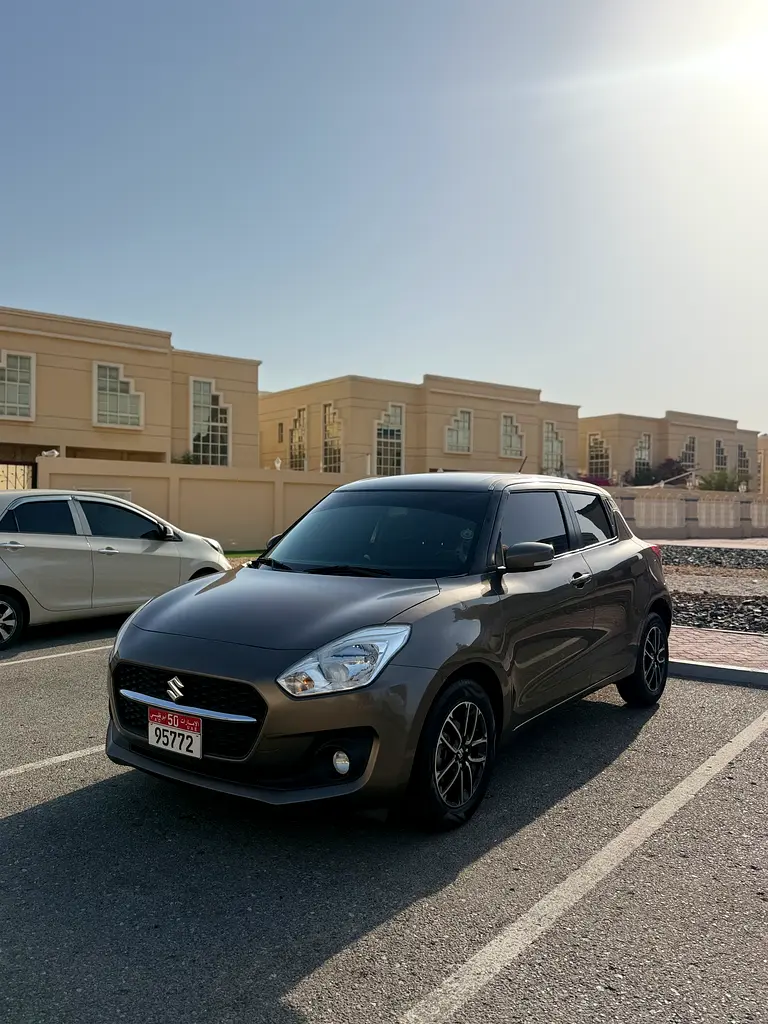 Suzuki Swift 2022 — photo 1 of 7