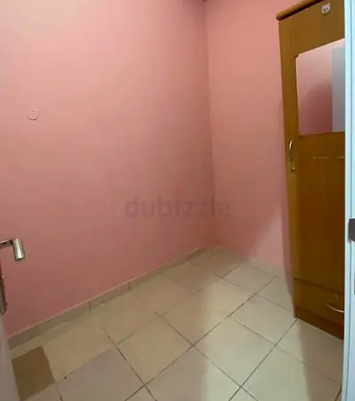 SOLO PARTITION AVAILABLE FOR FILIPINO LADIES ONLY NEAR INSURANCE MARKET METRO STATION